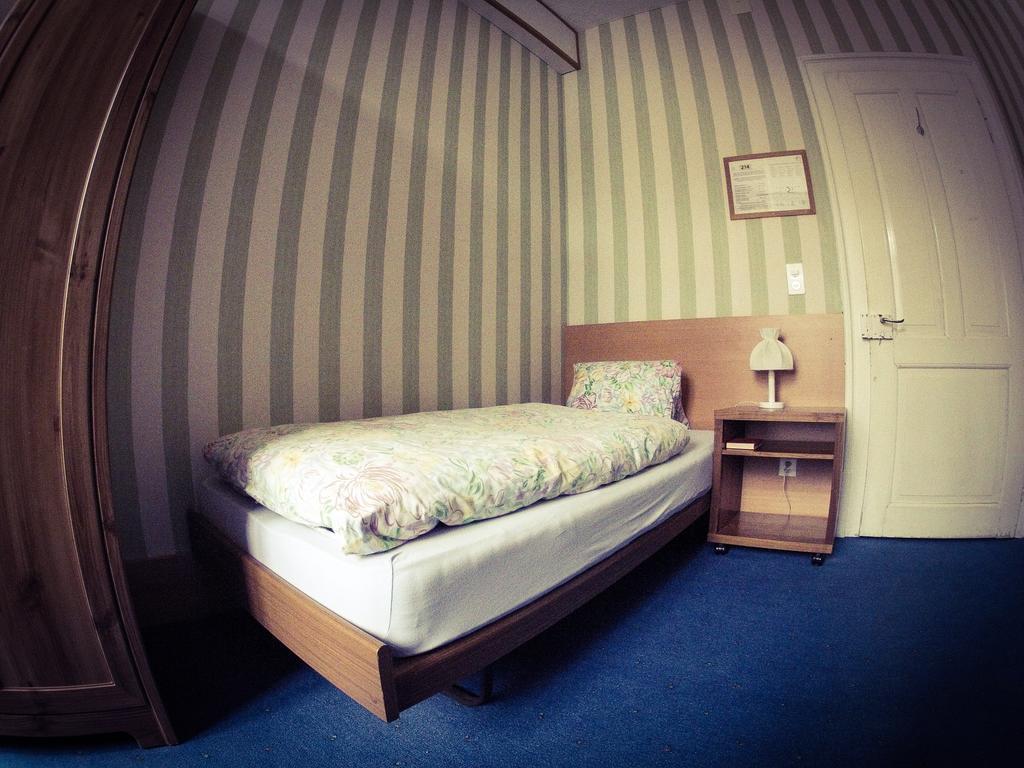 Basicrooms Hotel Unterseen Стая снимка